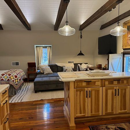 South Broadway Manor B&B - Near Fallingwater, Ohiopyle State Park, Hiking & Biking Trails Gap Scottdale Экстерьер фото