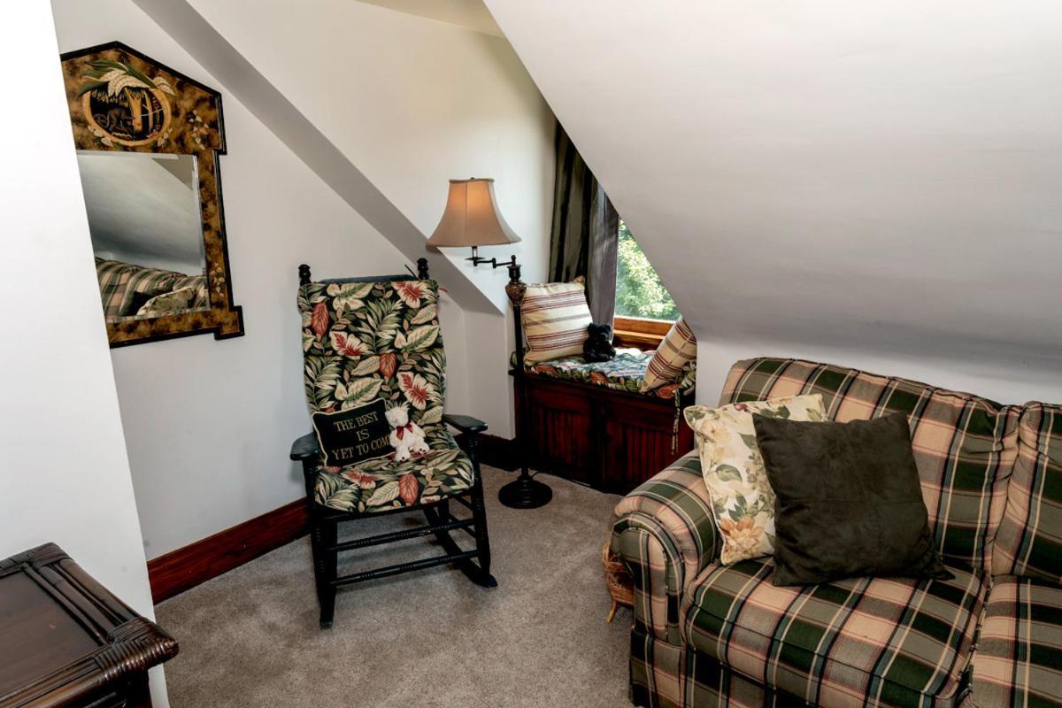 South Broadway Manor B&B - Near Fallingwater, Ohiopyle State Park, Hiking & Biking Trails Gap Scottdale Экстерьер фото